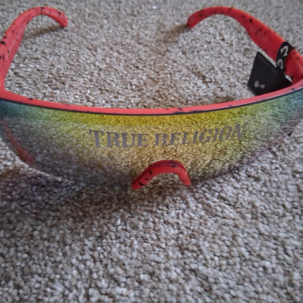 NEW True Religion Red Black Splatter Shield Sunglasses Polarized TRSP468X NWT
